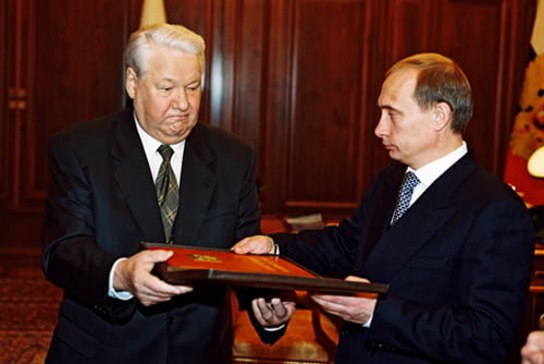 Vladimir Poutine succède à Boris Yeltsin
