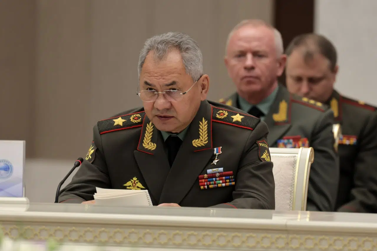 Sergueï Shoigu s'adresse aux Ministres de la Défense des États membres de l'OCS, l'Organisation de Coopération de Shanghai. Sergueï Shoigu s'adresse aux Ministres de la Défense des États membres de l'OCS, l'Organisation de Coopération de Shanghai.