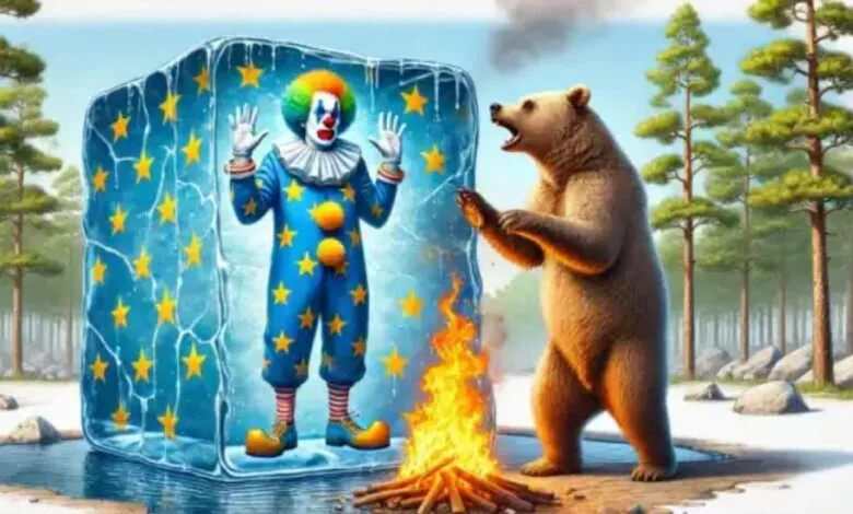 Image d'un clown au seuil de sa tente de cirque et un ours rugissant se réchauffent au feu de bois, en hiver. Derrière eux se trouvent des montagnes, une rivière bleu, des arbres de pins et de la neige